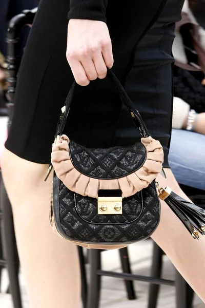 Look 11
